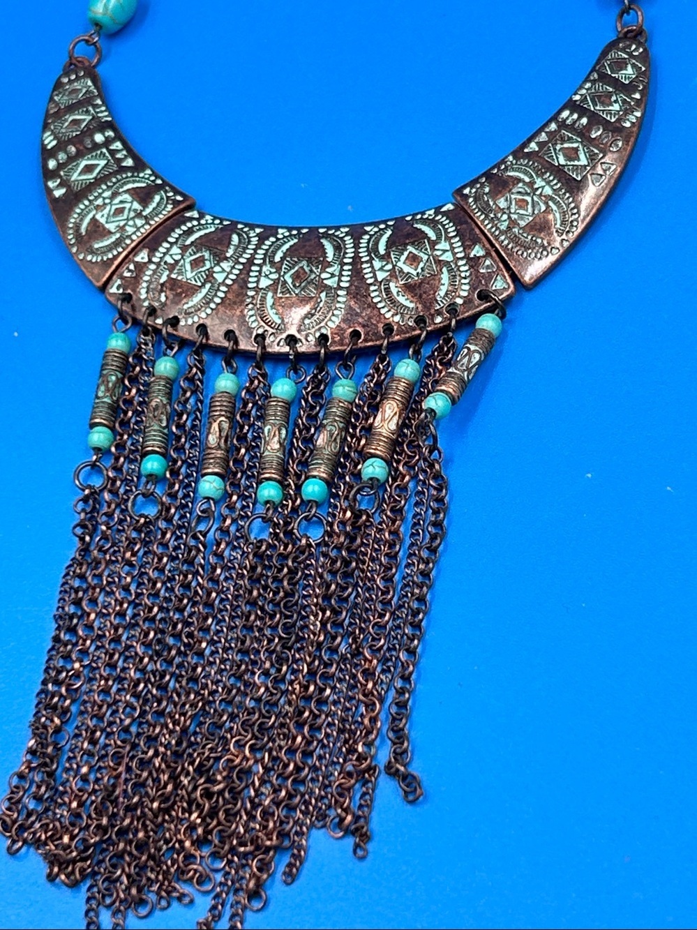 Vintage-style, copper-tone metal necklace featuring turquoise beads - Picture 3 of 4